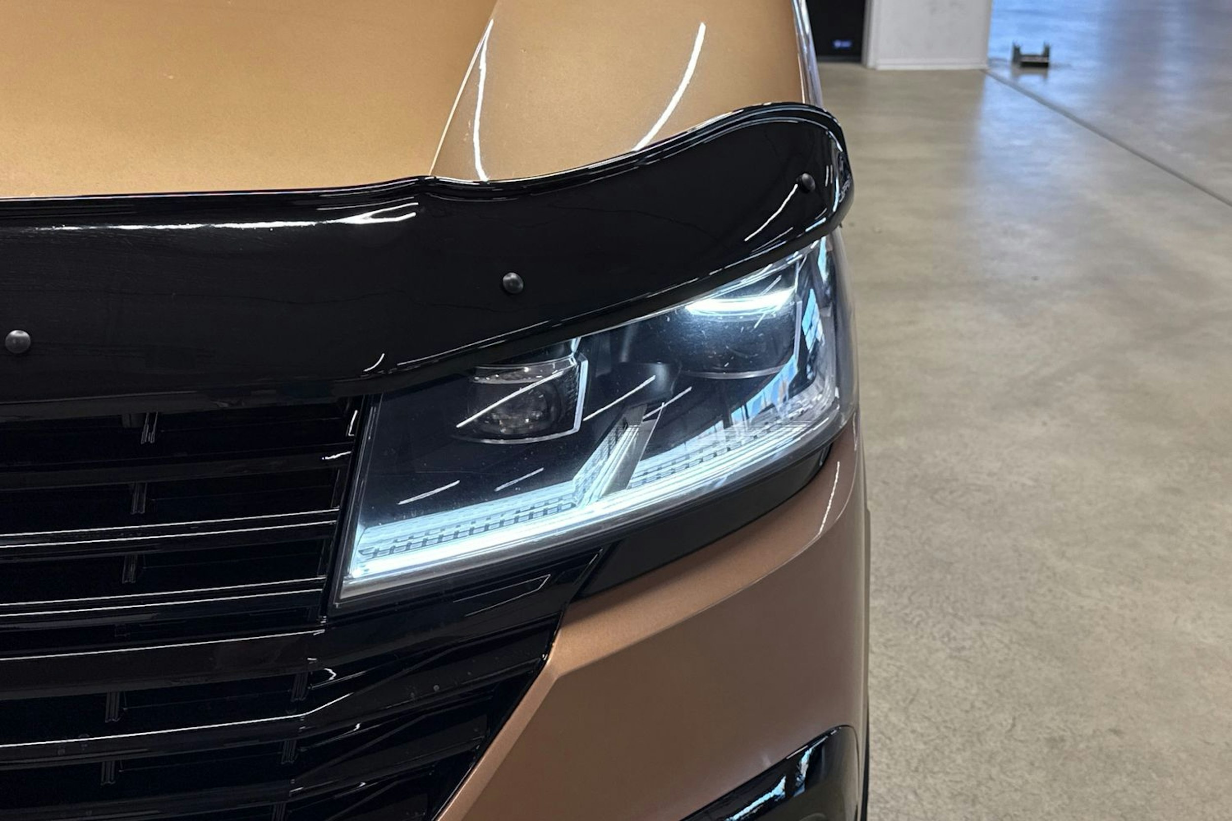 met. oranssi Volkswagen Transporter 2022 kuva 35.