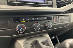 musta Volkswagen Transporter 2022 kuva 18.