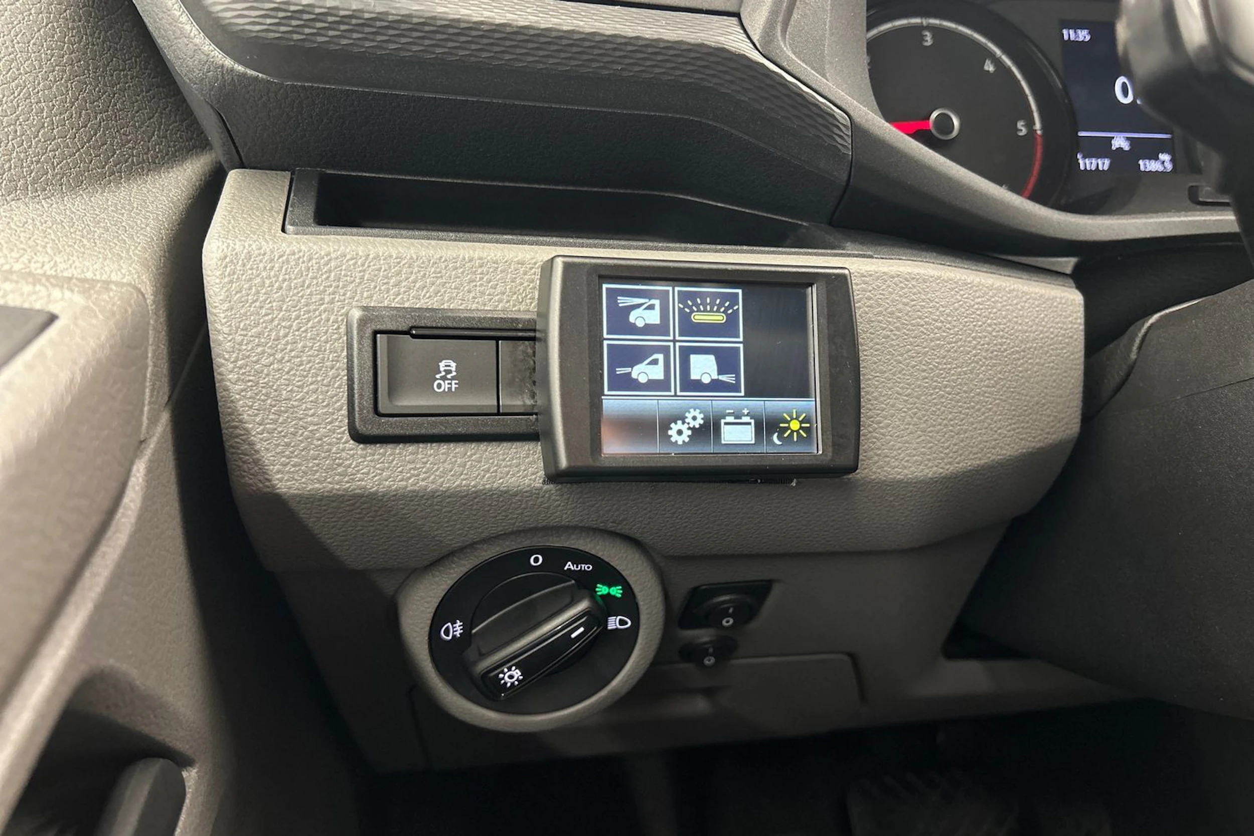 musta Volkswagen Transporter 2022 kuva 19.