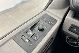 musta Volkswagen Transporter 2022 kuva 21.