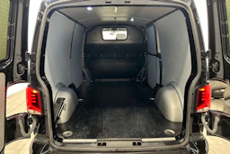 musta Volkswagen Transporter 2022 kuva 25.