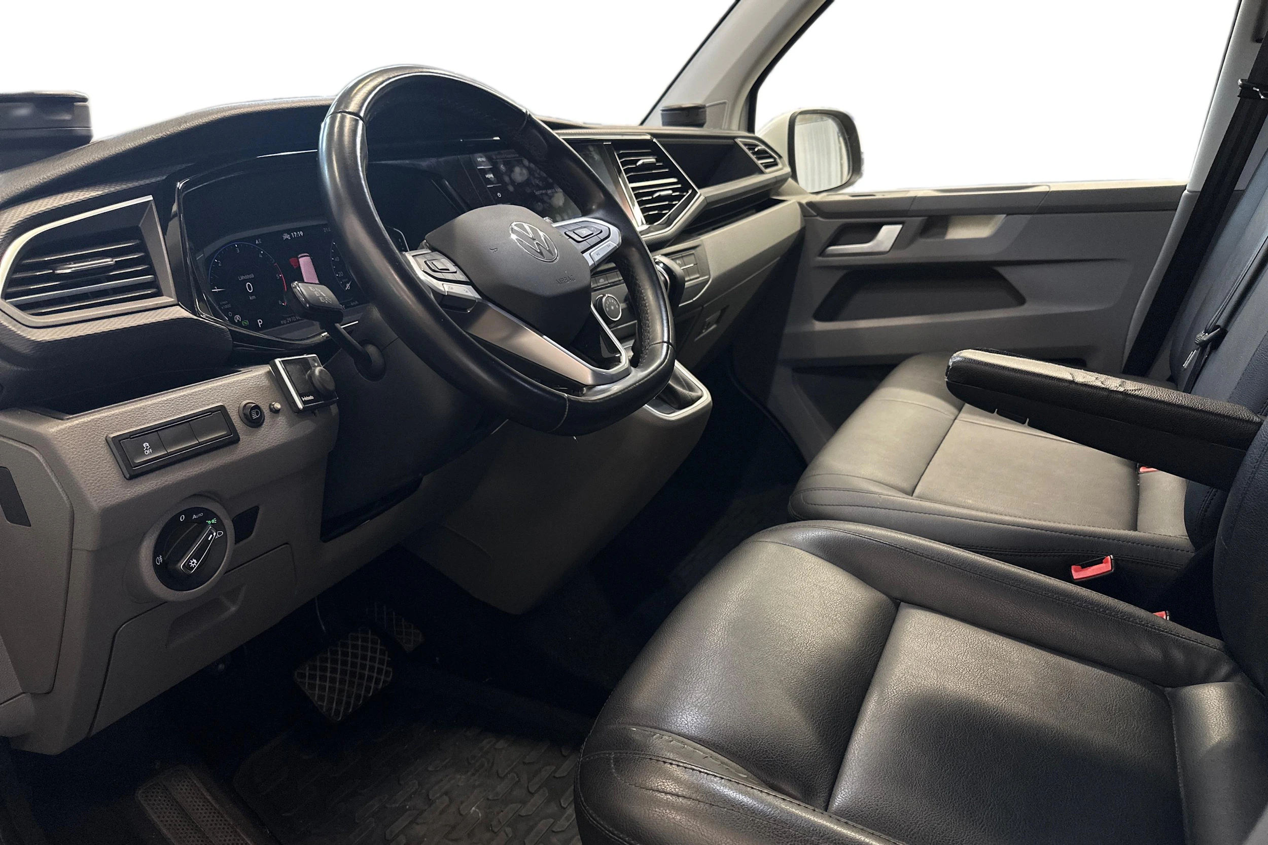 valkoinen Volkswagen Transporter 2022 kuva 3.