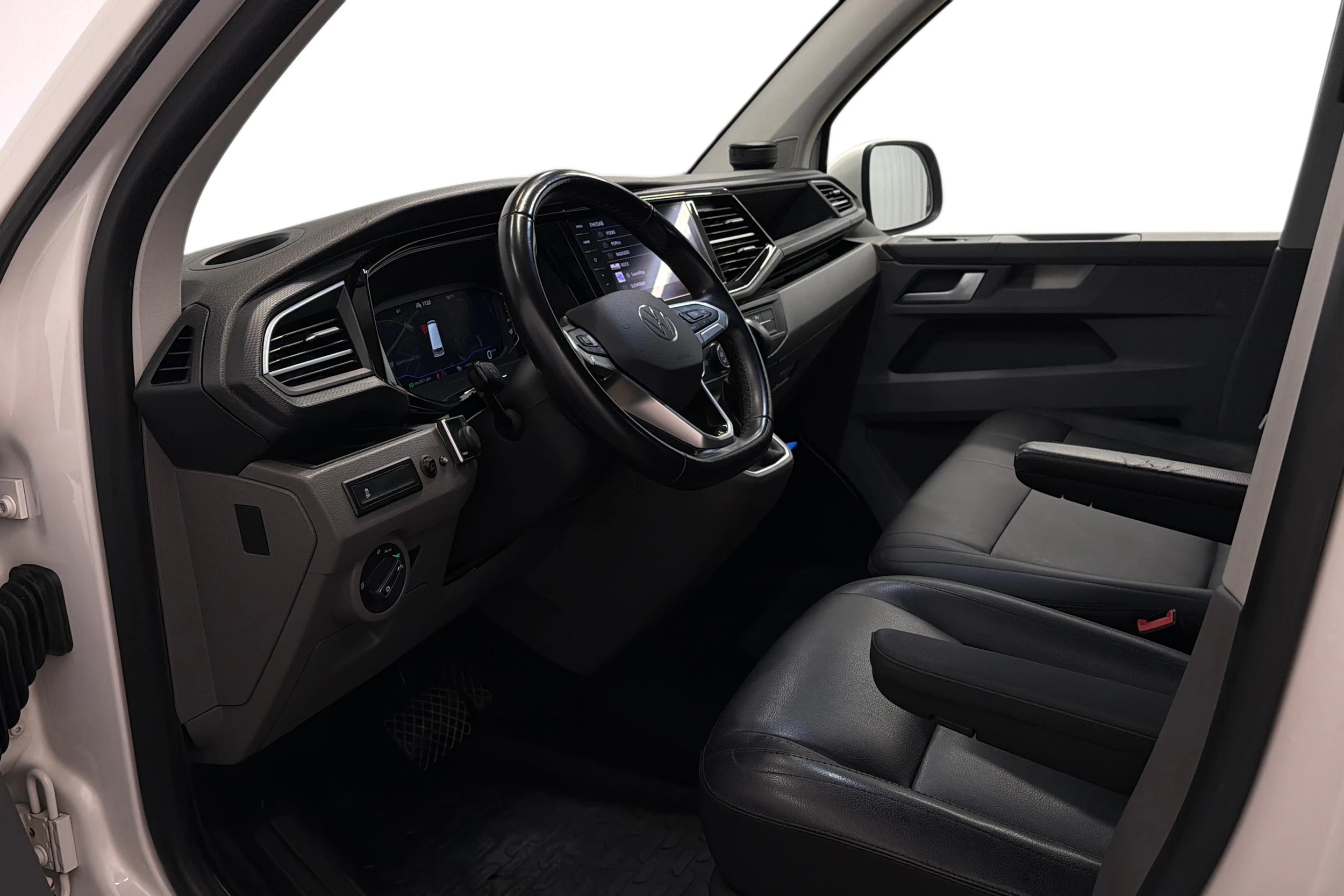 valkoinen Volkswagen Transporter 2022 kuva 7.