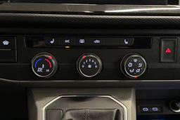 valkoinen Volkswagen Transporter 2022 kuva 22.