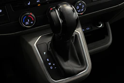 valkoinen Volkswagen Transporter 2022 kuva 25.