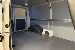 valkoinen Volkswagen Transporter 2022 kuva 29.