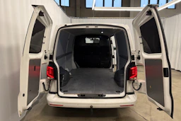 valkoinen Volkswagen Transporter 2022 kuva 30.