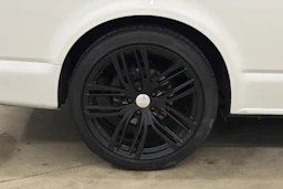 valkoinen Volkswagen Transporter 2022 kuva 32.