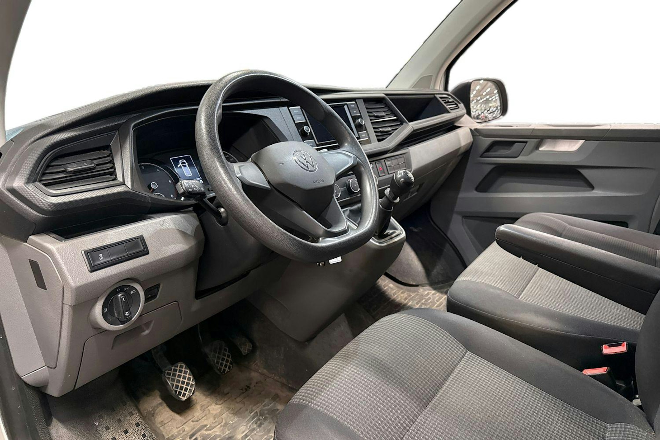 valkoinen Volkswagen Transporter 2022 kuva 3.