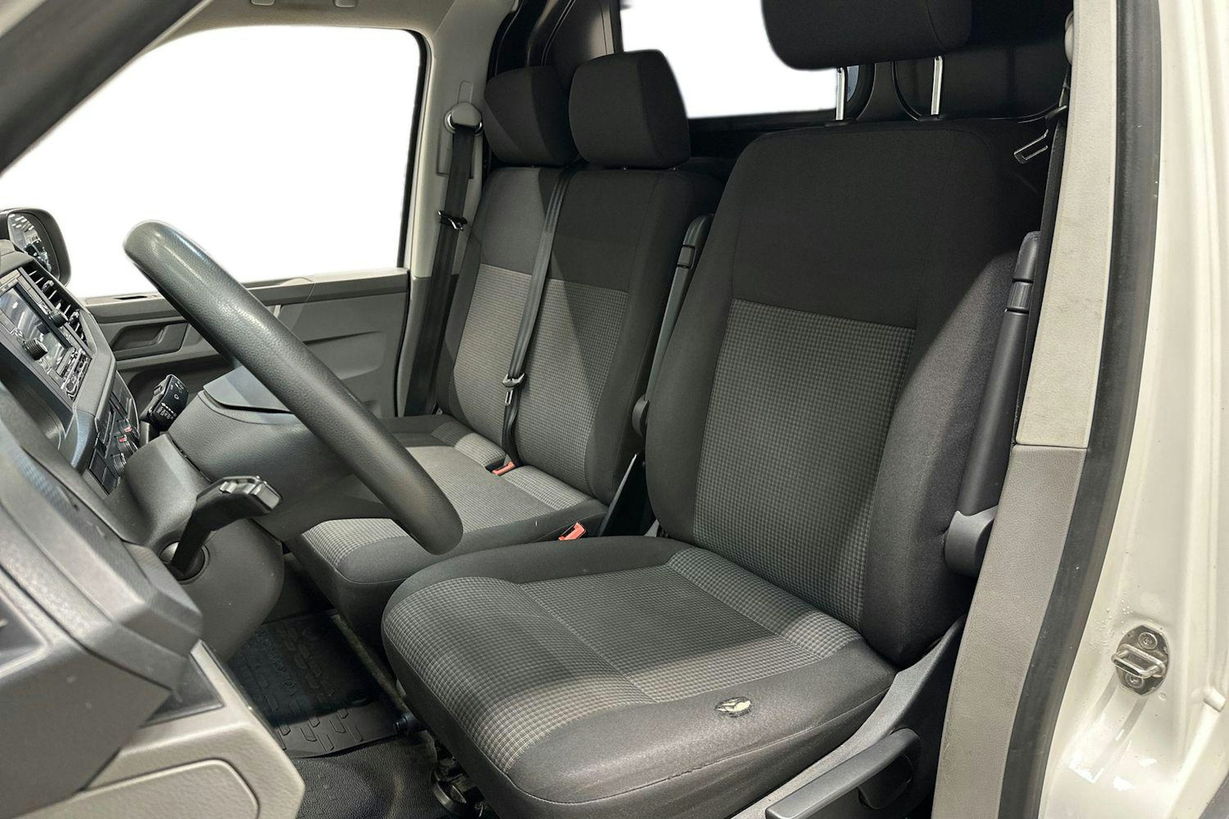 valkoinen Volkswagen Transporter 2022 kuva 7.