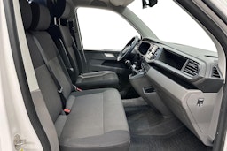 valkoinen Volkswagen Transporter 2022 kuva 10.