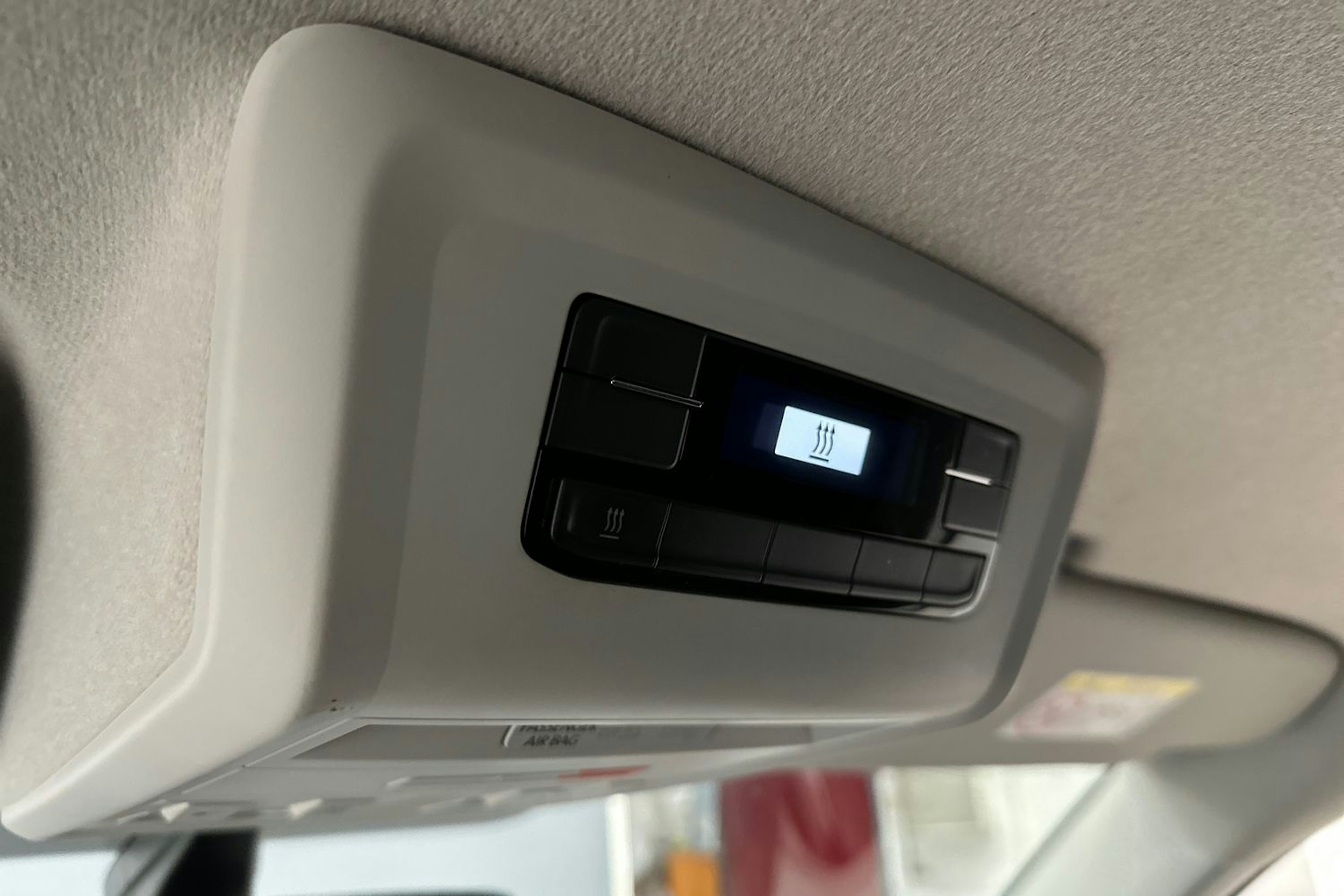 valkoinen Volkswagen Transporter 2022 kuva 16.