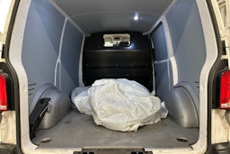 valkoinen Volkswagen Transporter 2022 kuva 19.