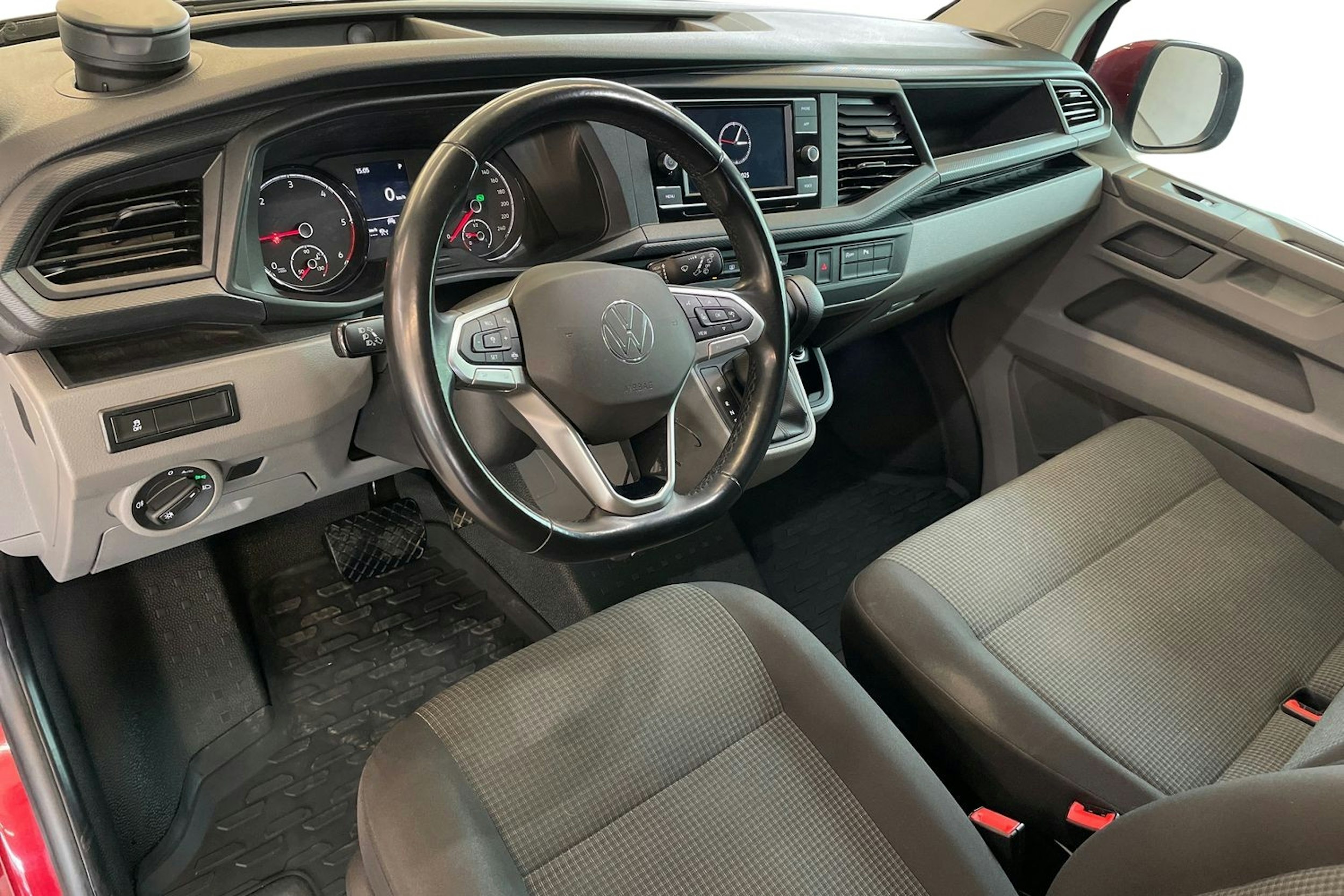 Punainen Volkswagen TRANSPORTER 2022 kuva 7.