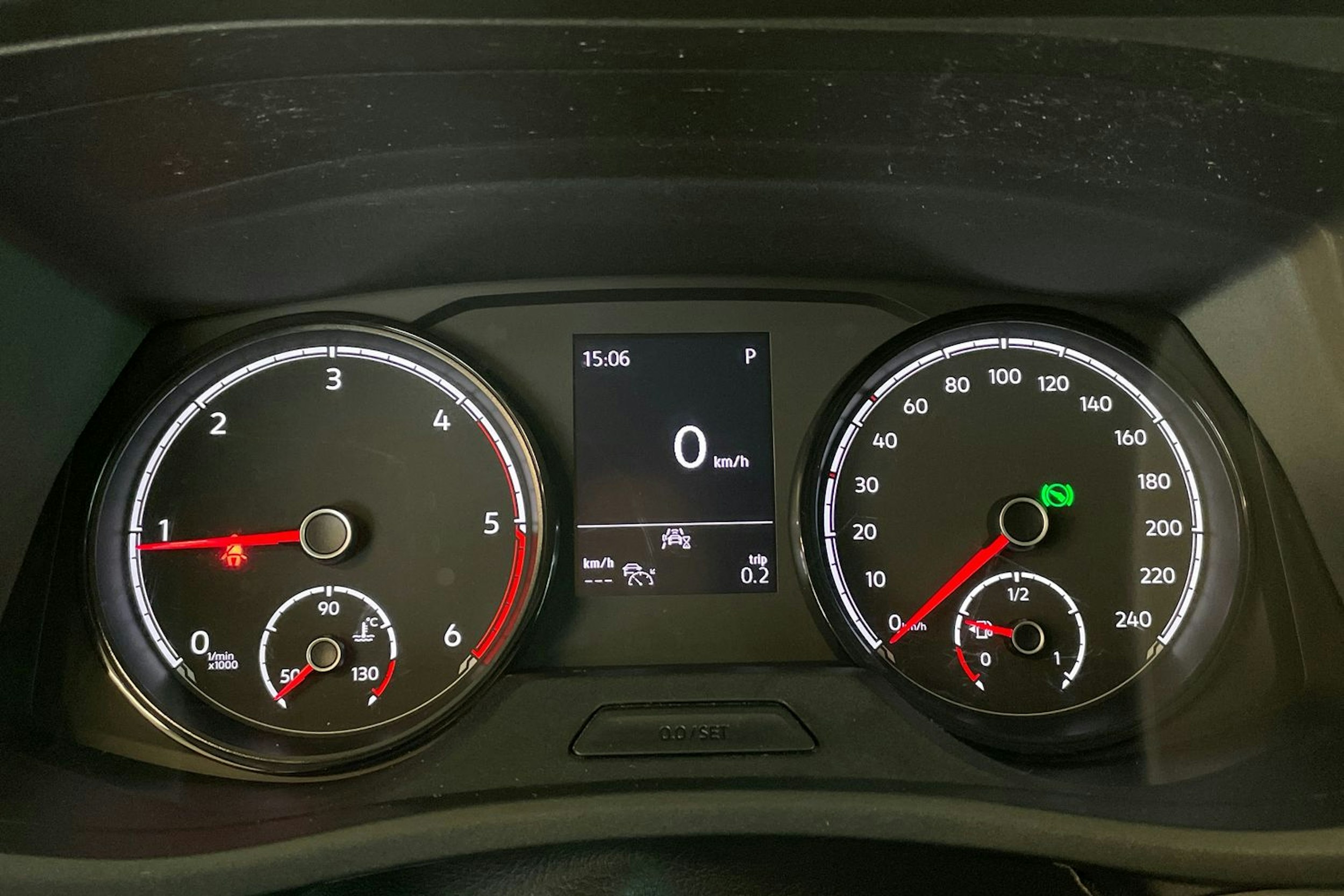 Punainen Volkswagen TRANSPORTER 2022 kuva 16.