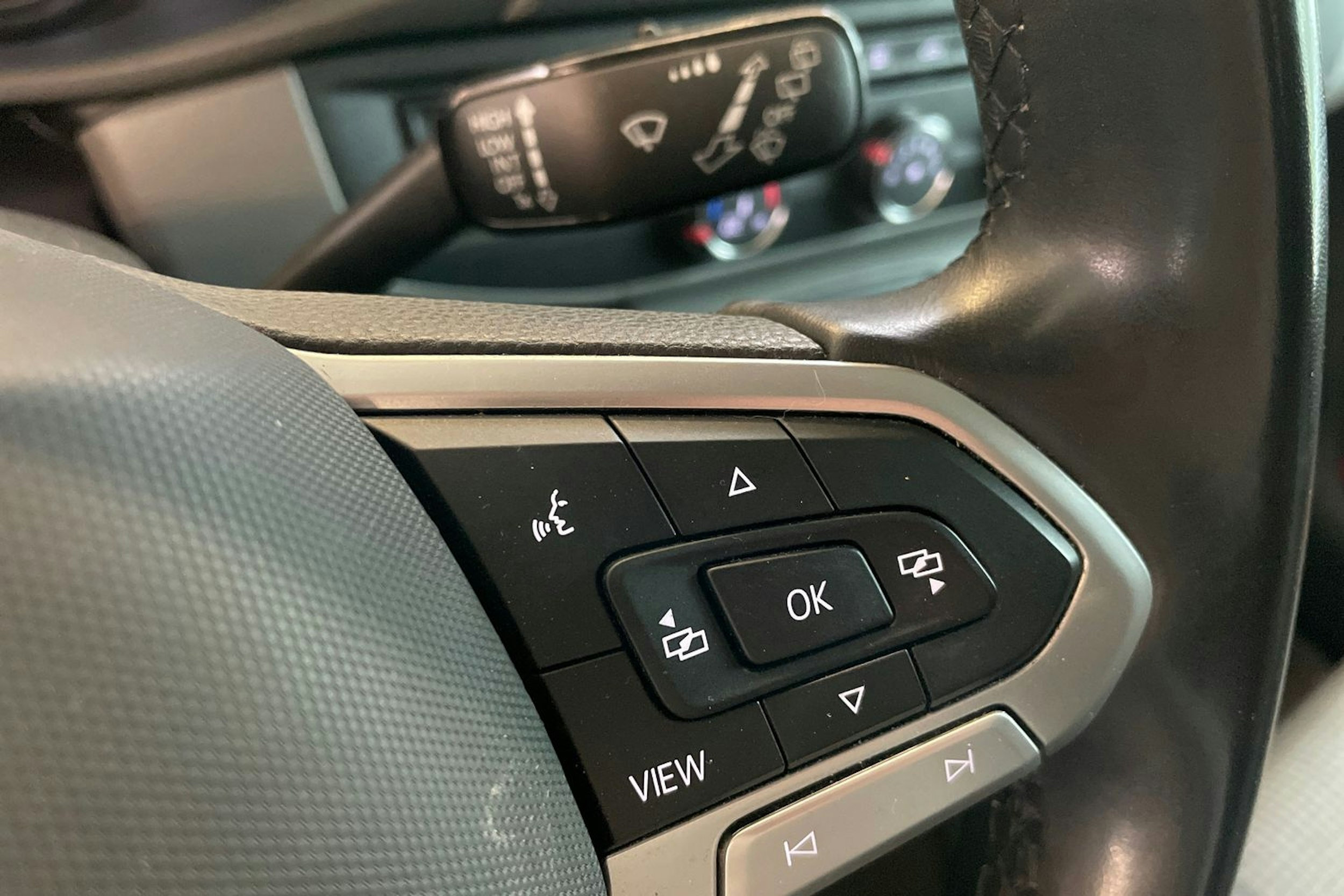 Punainen Volkswagen TRANSPORTER 2022 kuva 18.