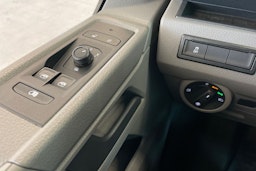 Punainen Volkswagen TRANSPORTER 2022 kuva 19.