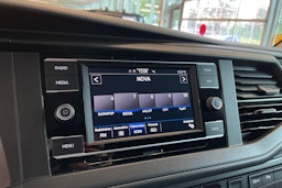 Punainen Volkswagen TRANSPORTER 2022 kuva 21.