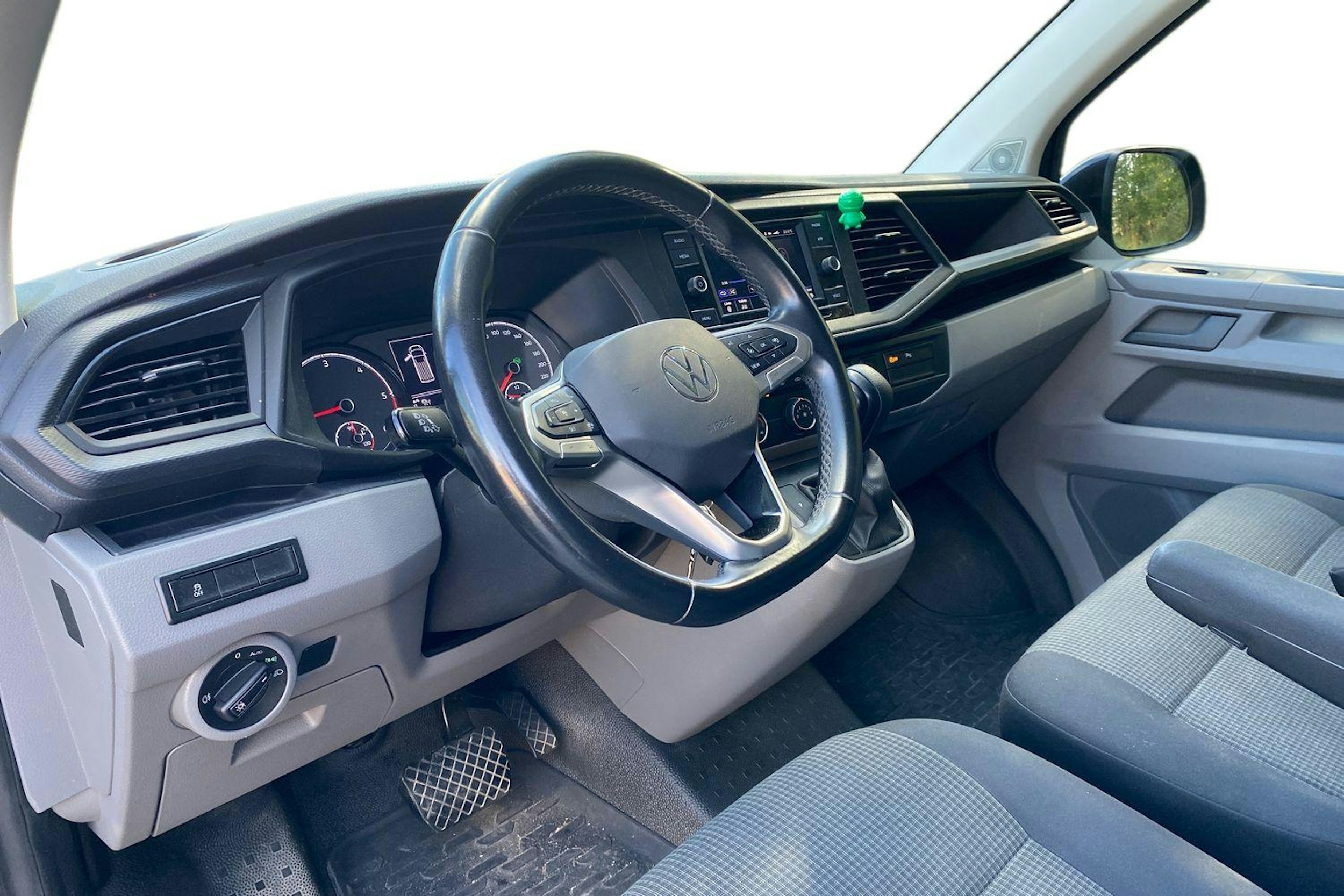musta Volkswagen Transporter 2022 kuva 3.