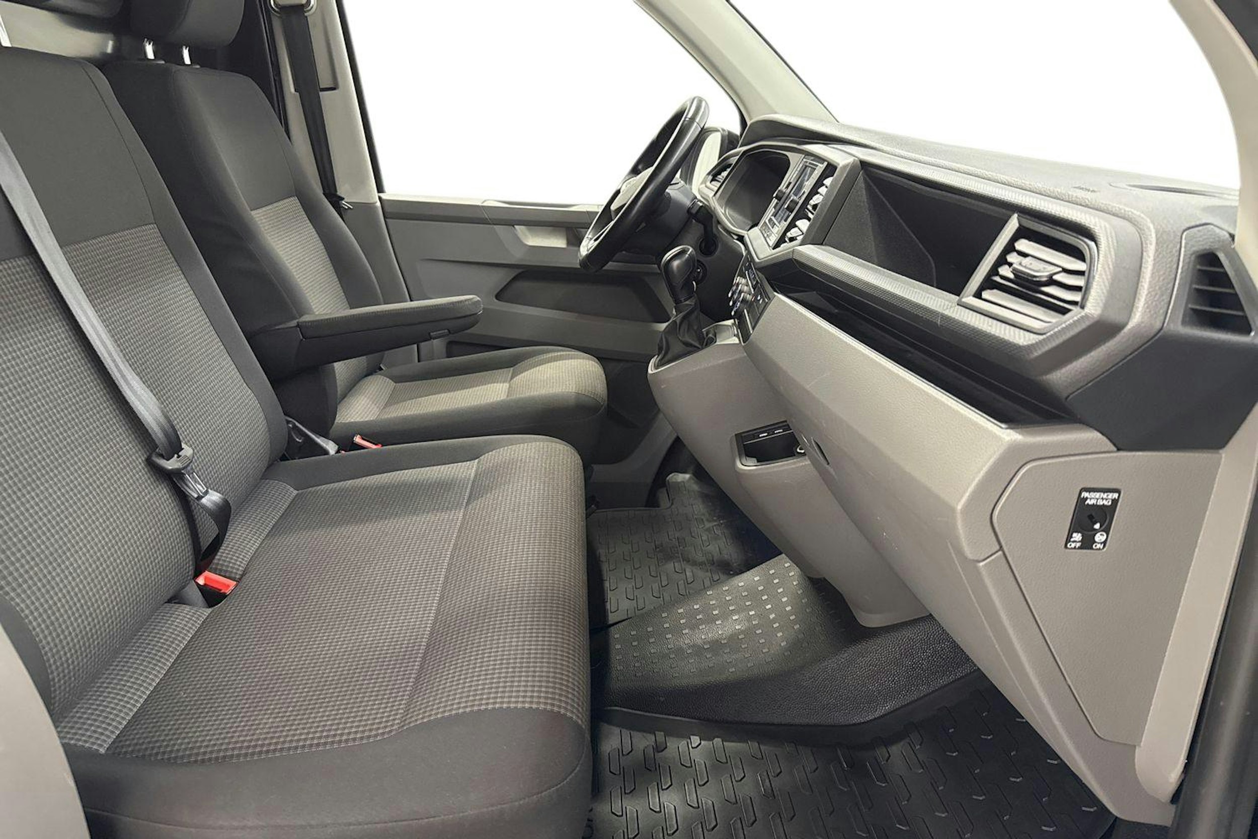 musta Volkswagen Transporter 2022 kuva 9.