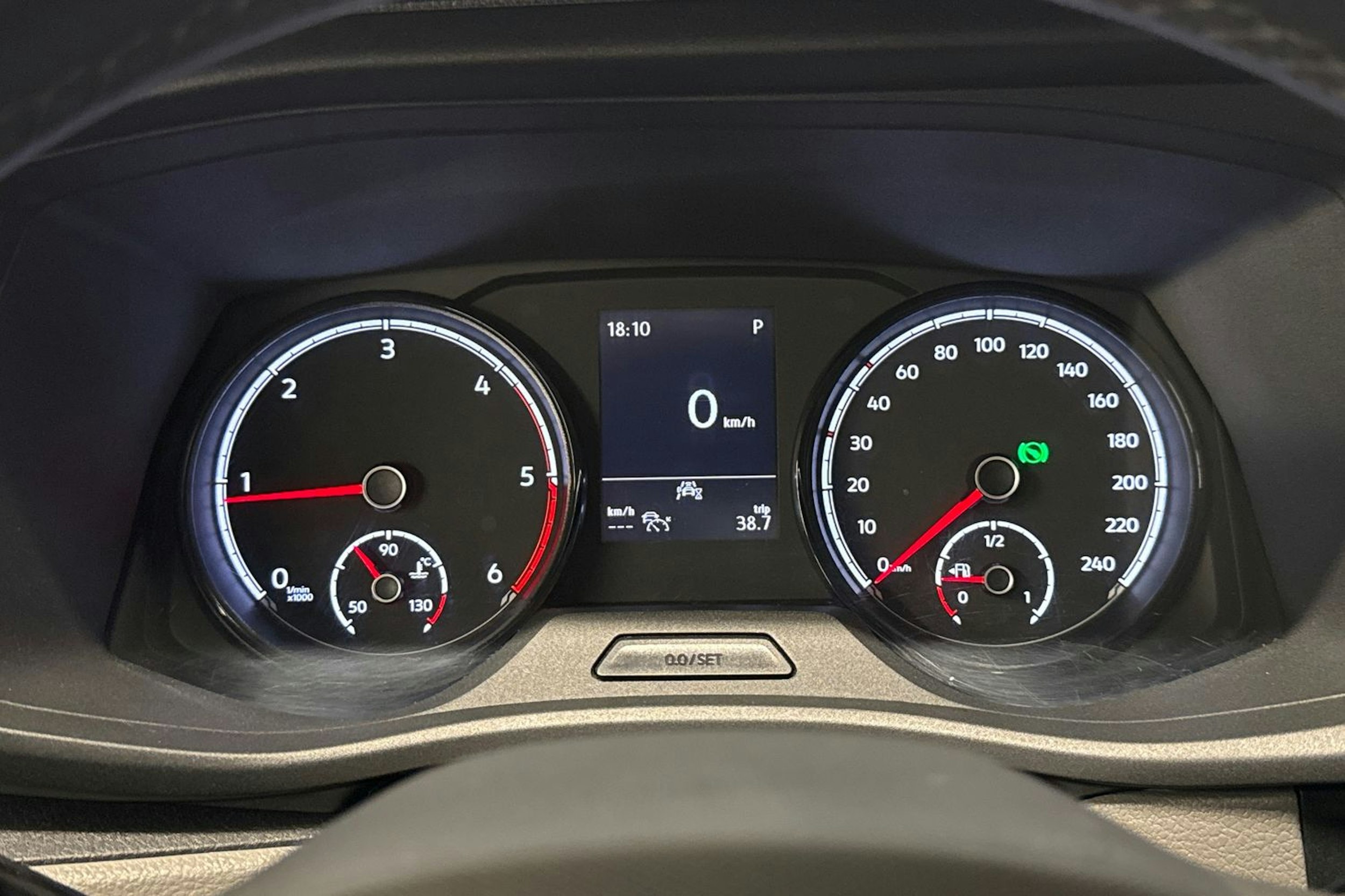 musta Volkswagen Transporter 2022 kuva 16.