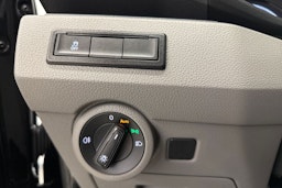 musta Volkswagen Transporter 2022 kuva 17.
