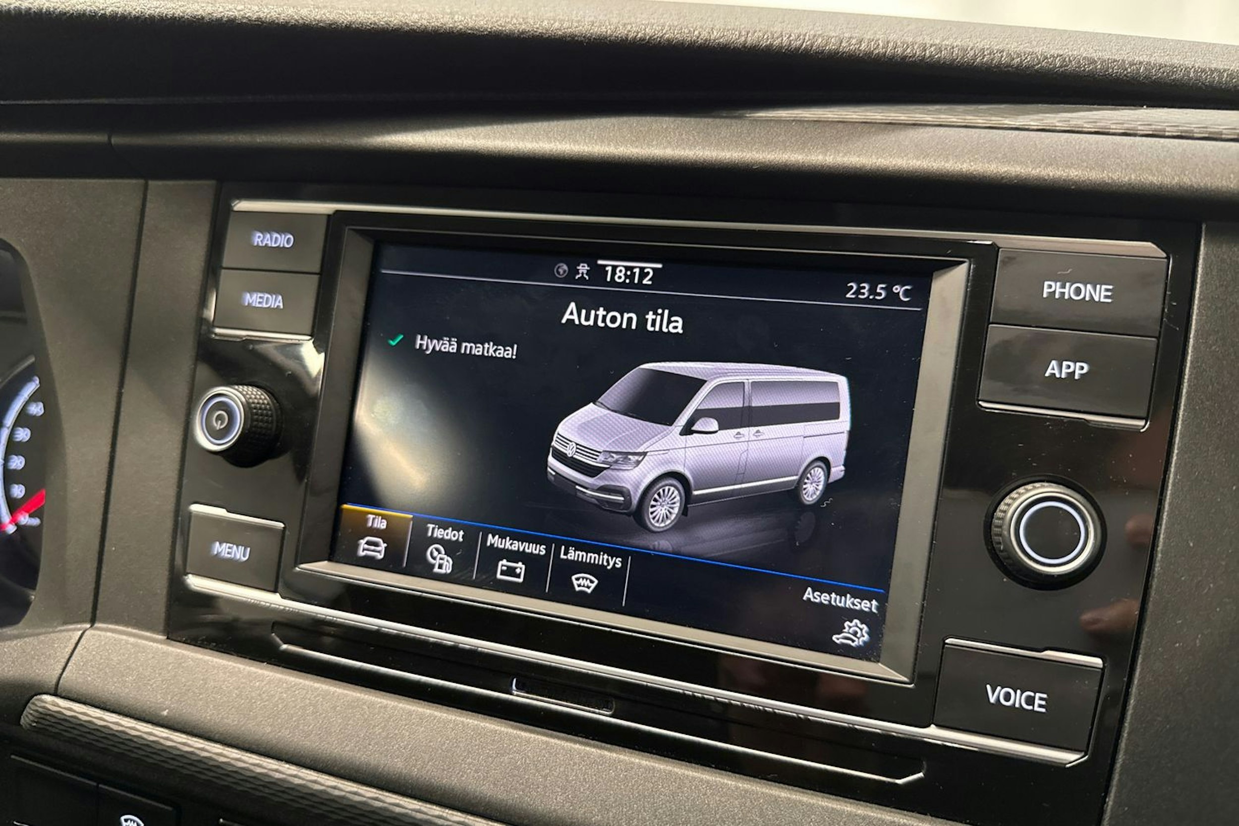 musta Volkswagen Transporter 2022 kuva 20.