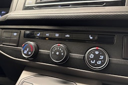 musta Volkswagen Transporter 2022 kuva 23.