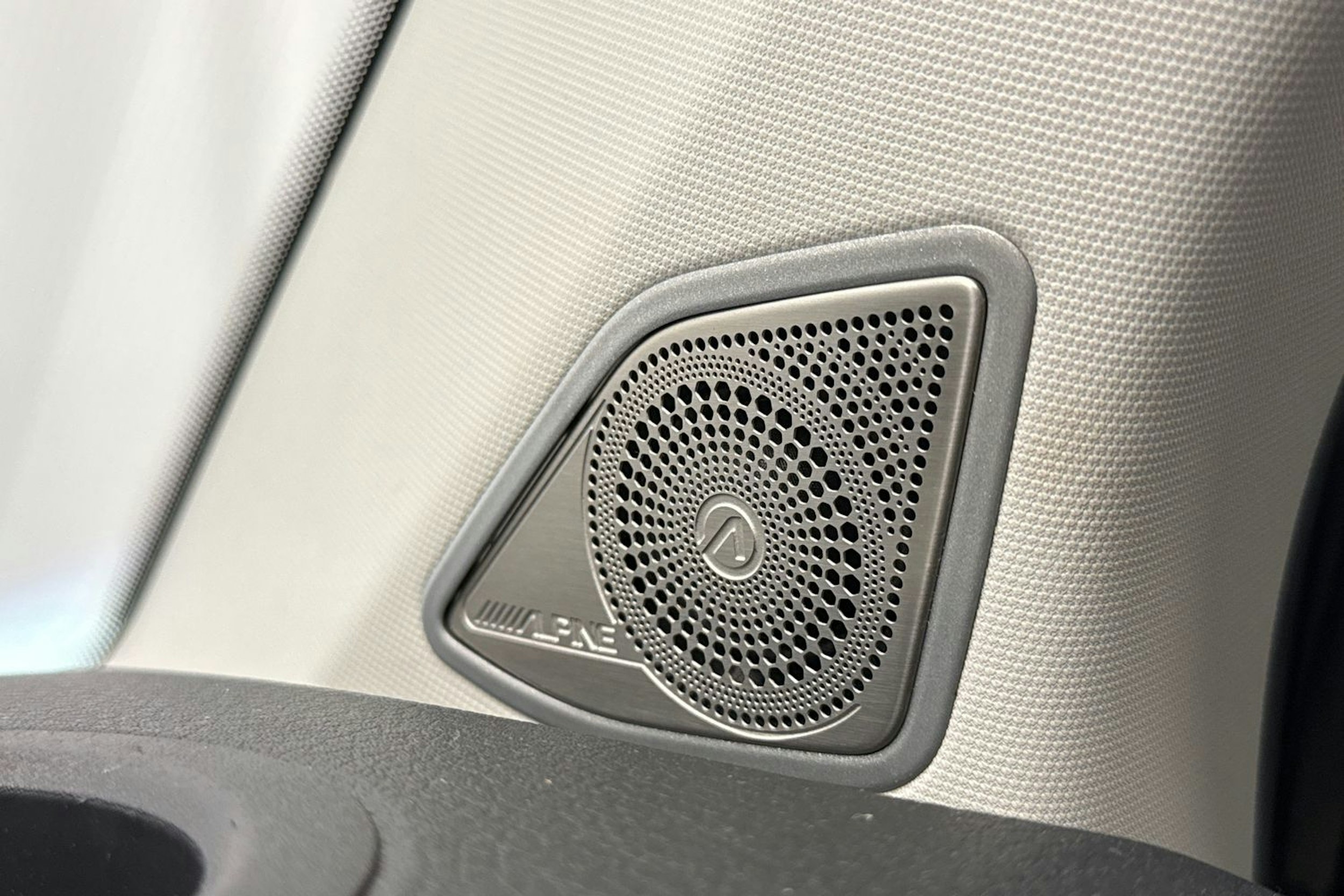 musta Volkswagen Transporter 2022 kuva 24.
