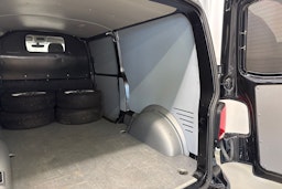 musta Volkswagen Transporter 2022 kuva 26.