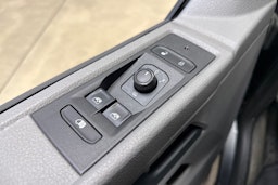 harmaa Volkswagen Transporter 2022 kuva 13.