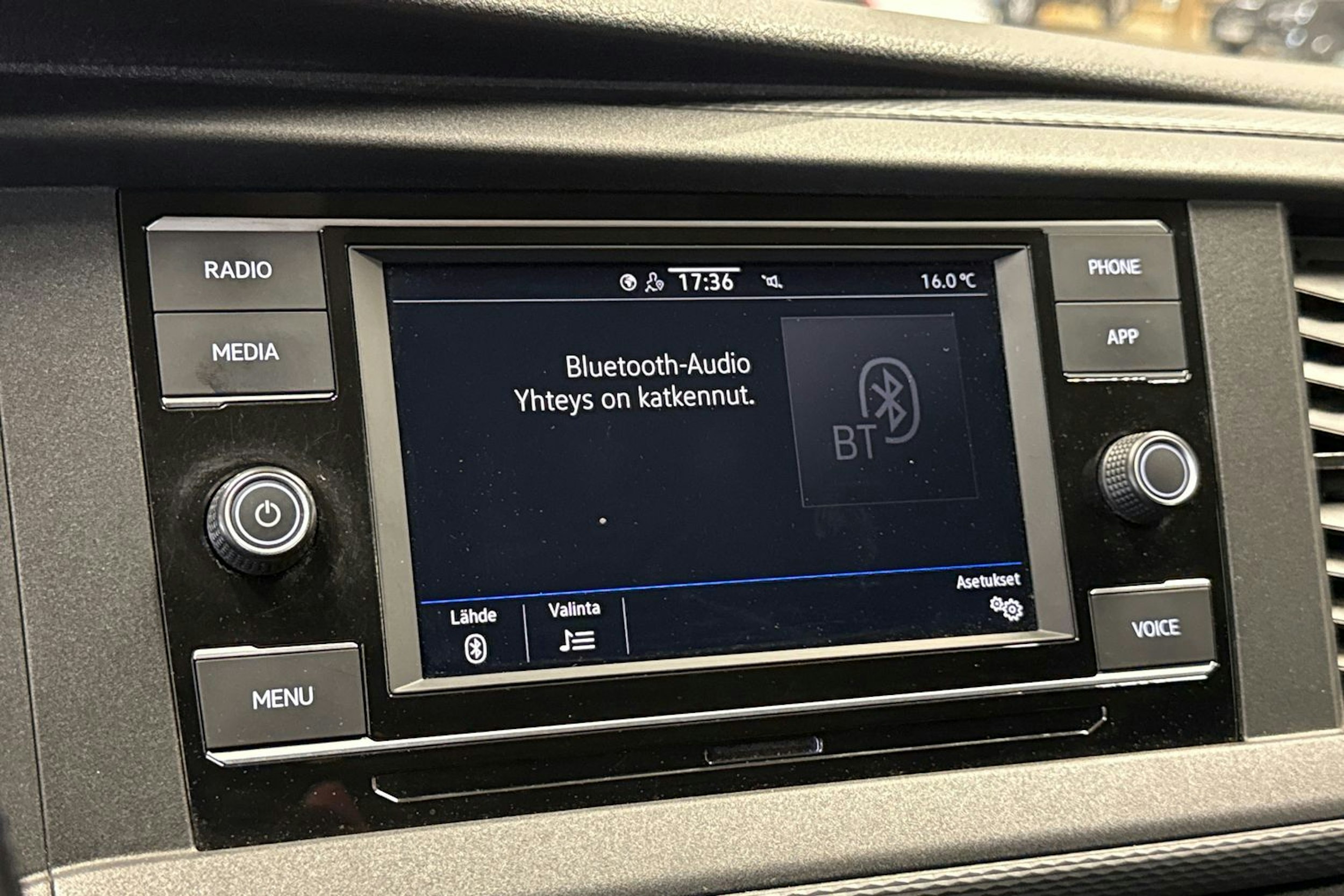 harmaa Volkswagen Transporter 2022 kuva 19.