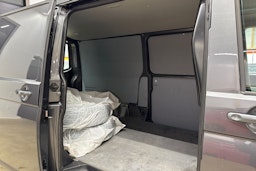 harmaa Volkswagen Transporter 2022 kuva 26.