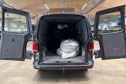 harmaa Volkswagen Transporter 2022 kuva 27.