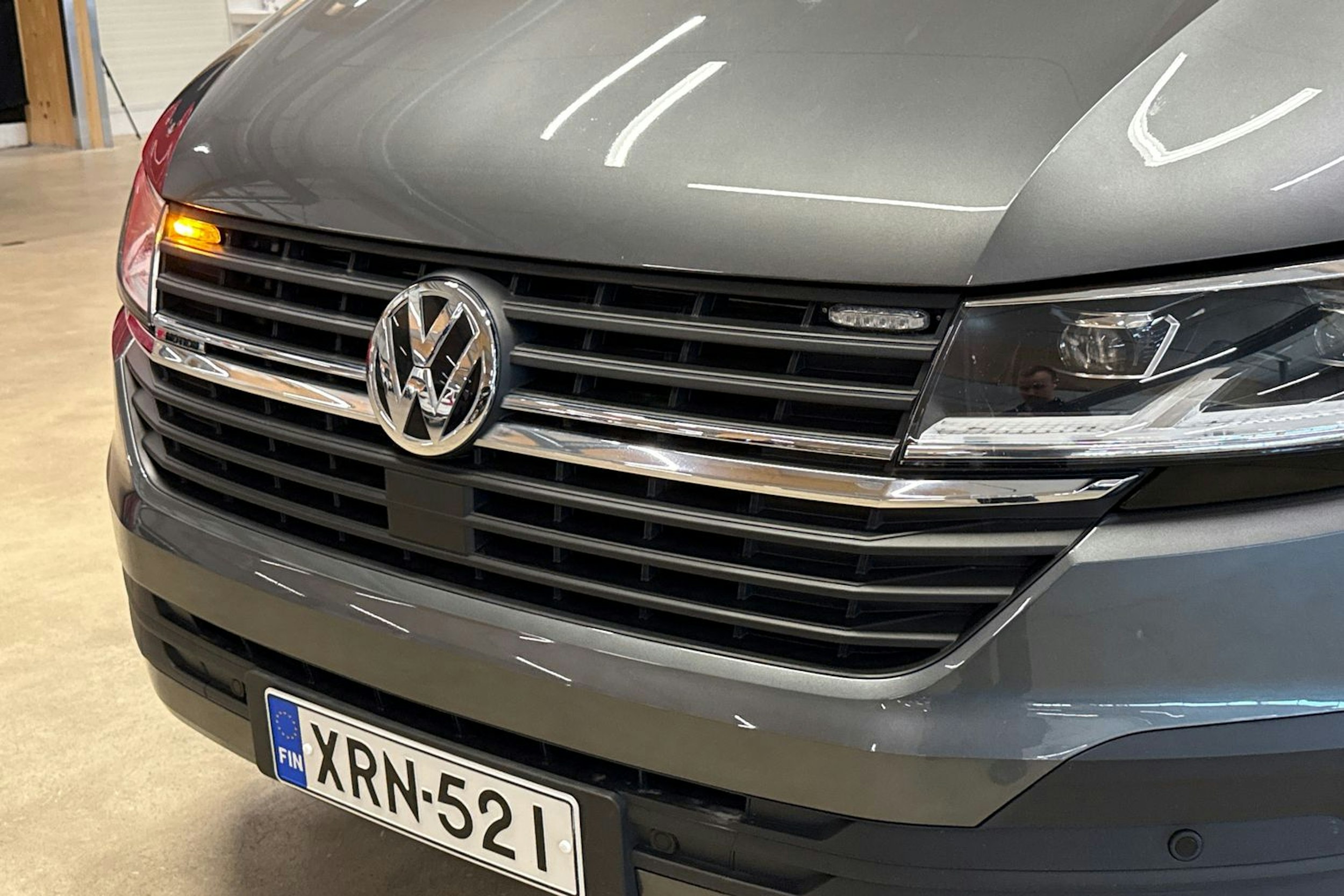 harmaa Volkswagen Transporter 2022 kuva 29.
