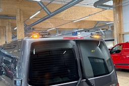 harmaa Volkswagen Transporter 2022 kuva 30.
