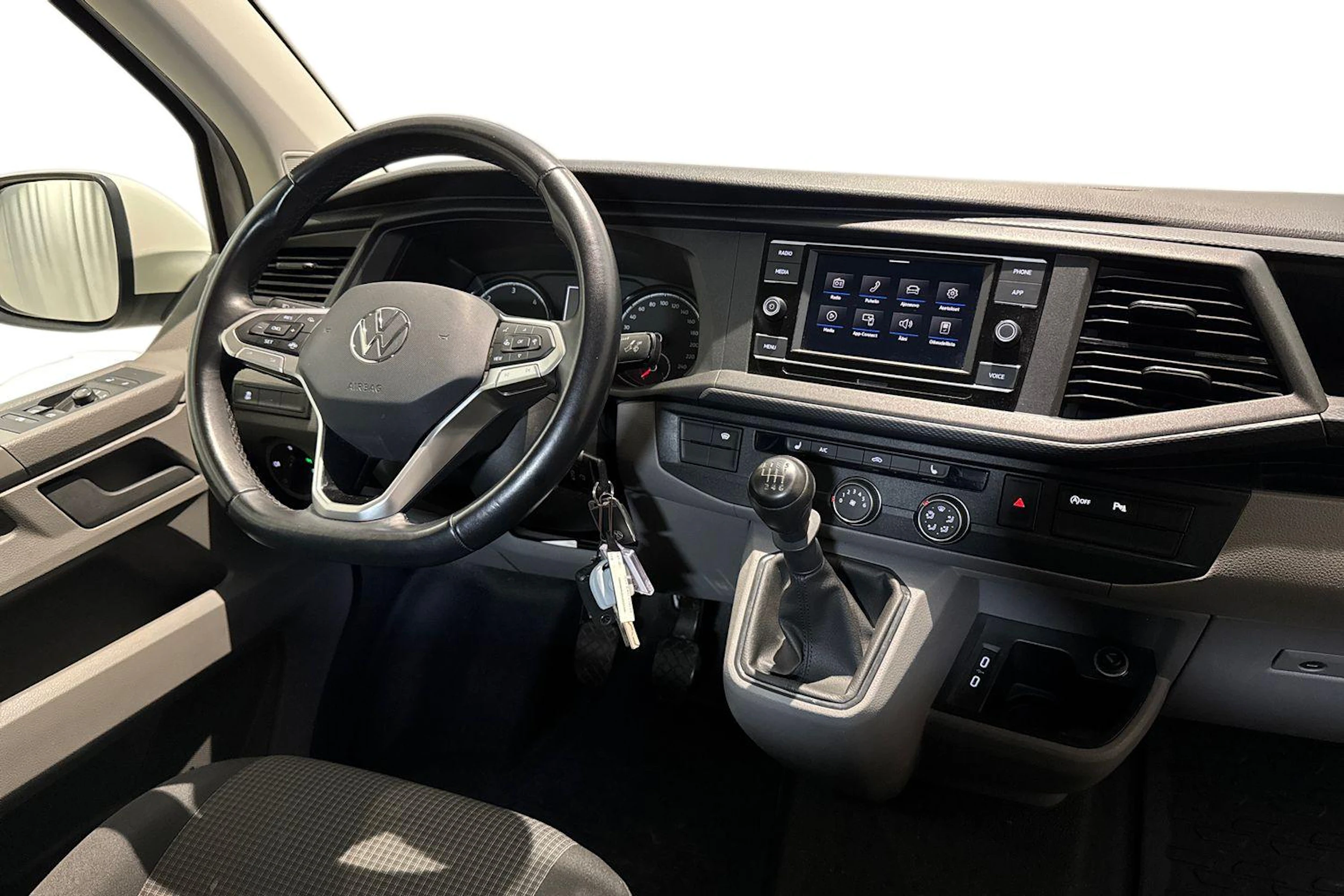 valkoinen Volkswagen Transporter 2022 kuva 7.