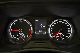 valkoinen Volkswagen Transporter 2022 kuva 17.