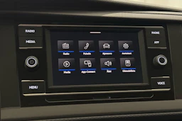 valkoinen Volkswagen Transporter 2022 kuva 18.