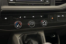 valkoinen Volkswagen Transporter 2022 kuva 21.