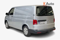 harmaa Volkswagen Transporter 2022 kuva 2.