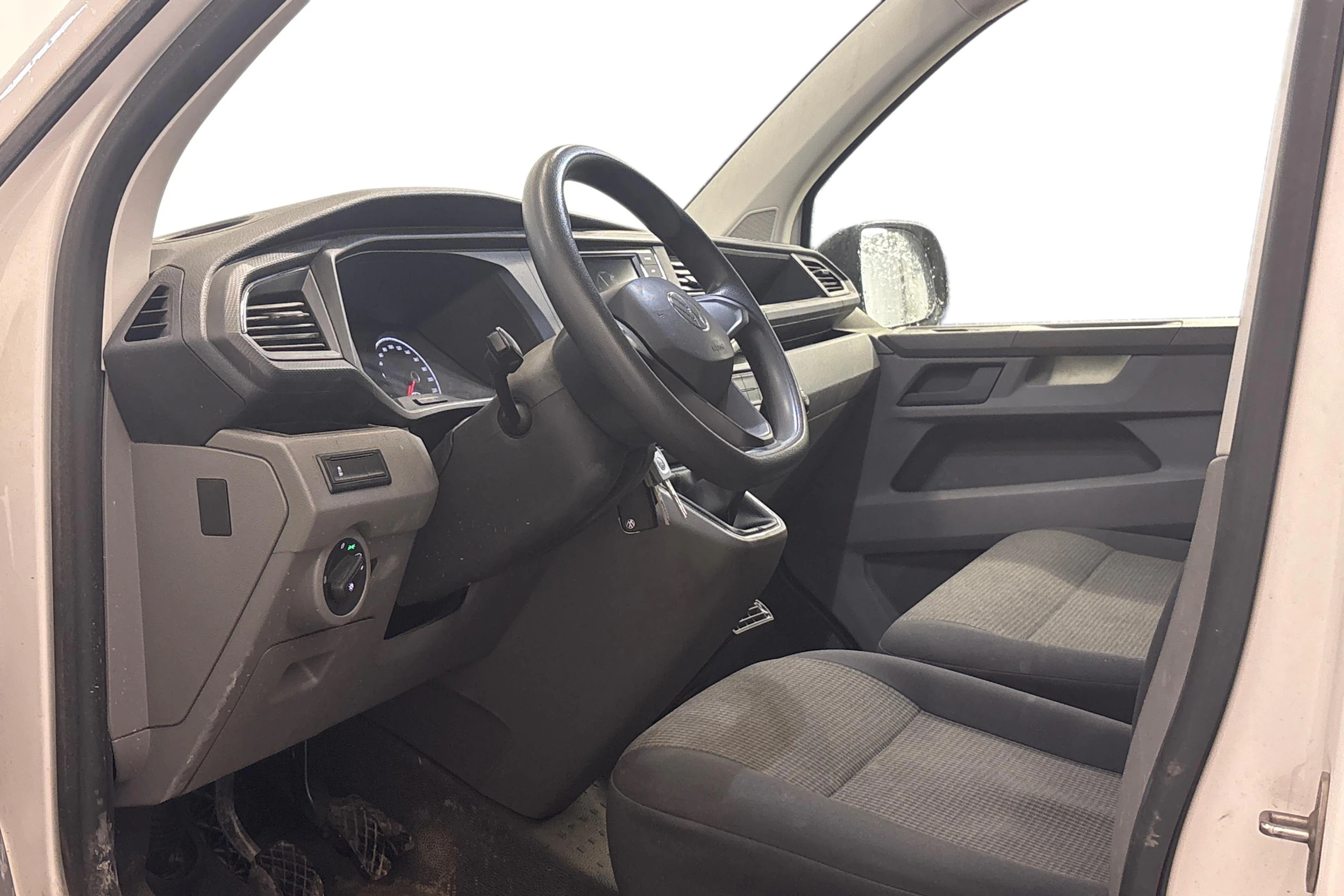 valkoinen Volkswagen Transporter 2022 kuva 3.