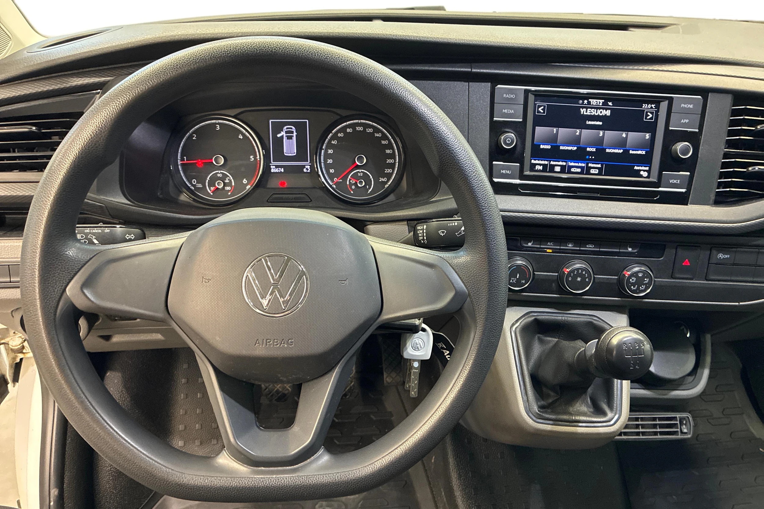 valkoinen Volkswagen Transporter 2022 kuva 7.
