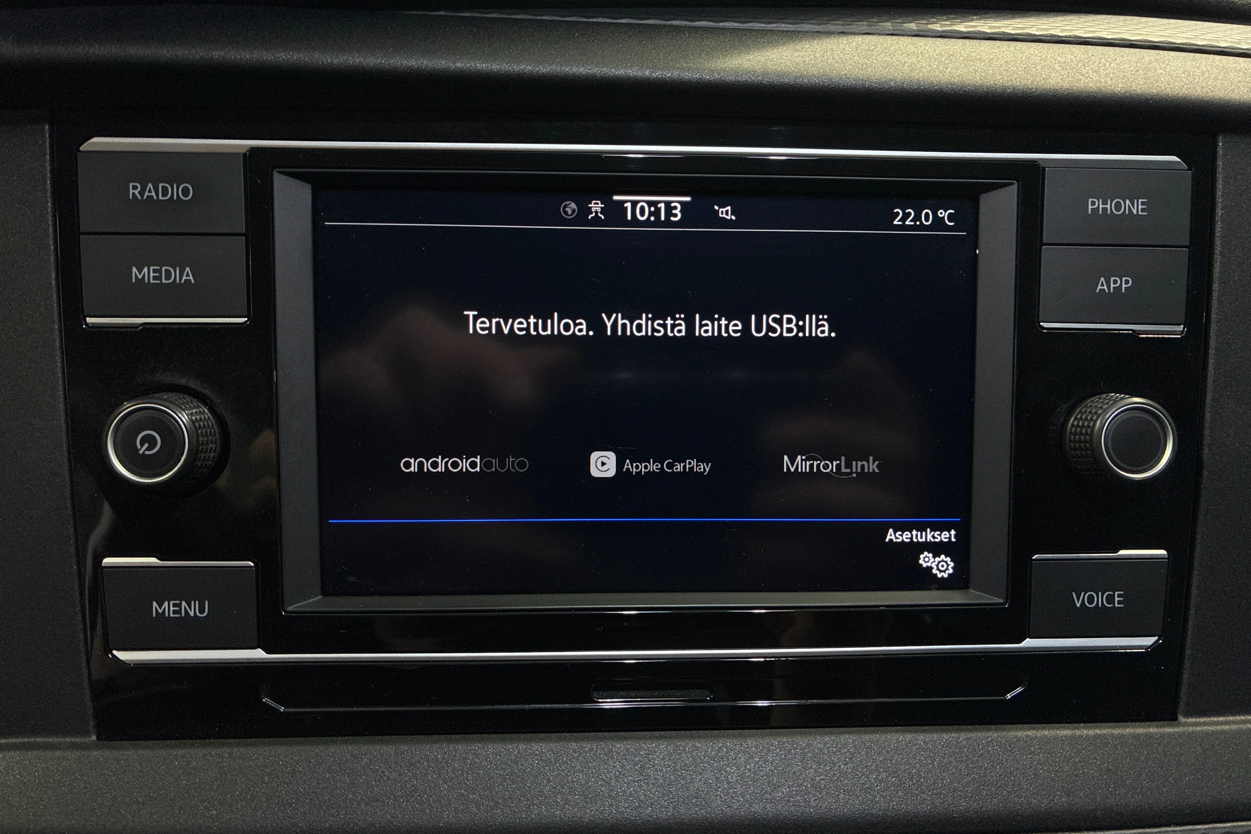 valkoinen Volkswagen Transporter 2022 kuva 10.