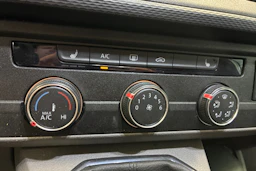 valkoinen Volkswagen Transporter 2022 kuva 11.