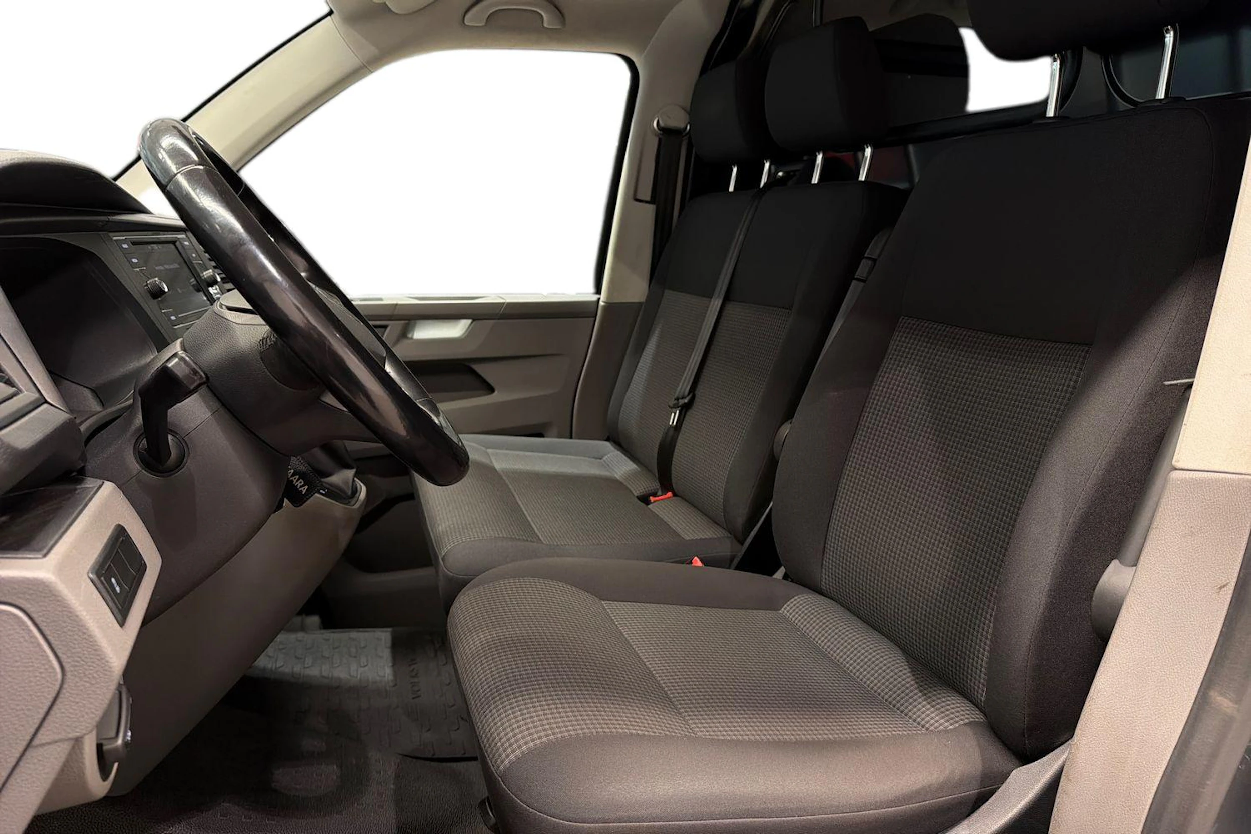 harmaa Volkswagen Transporter 2022 kuva 11.