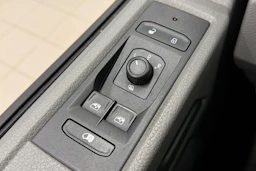harmaa Volkswagen Transporter 2022 kuva 15.