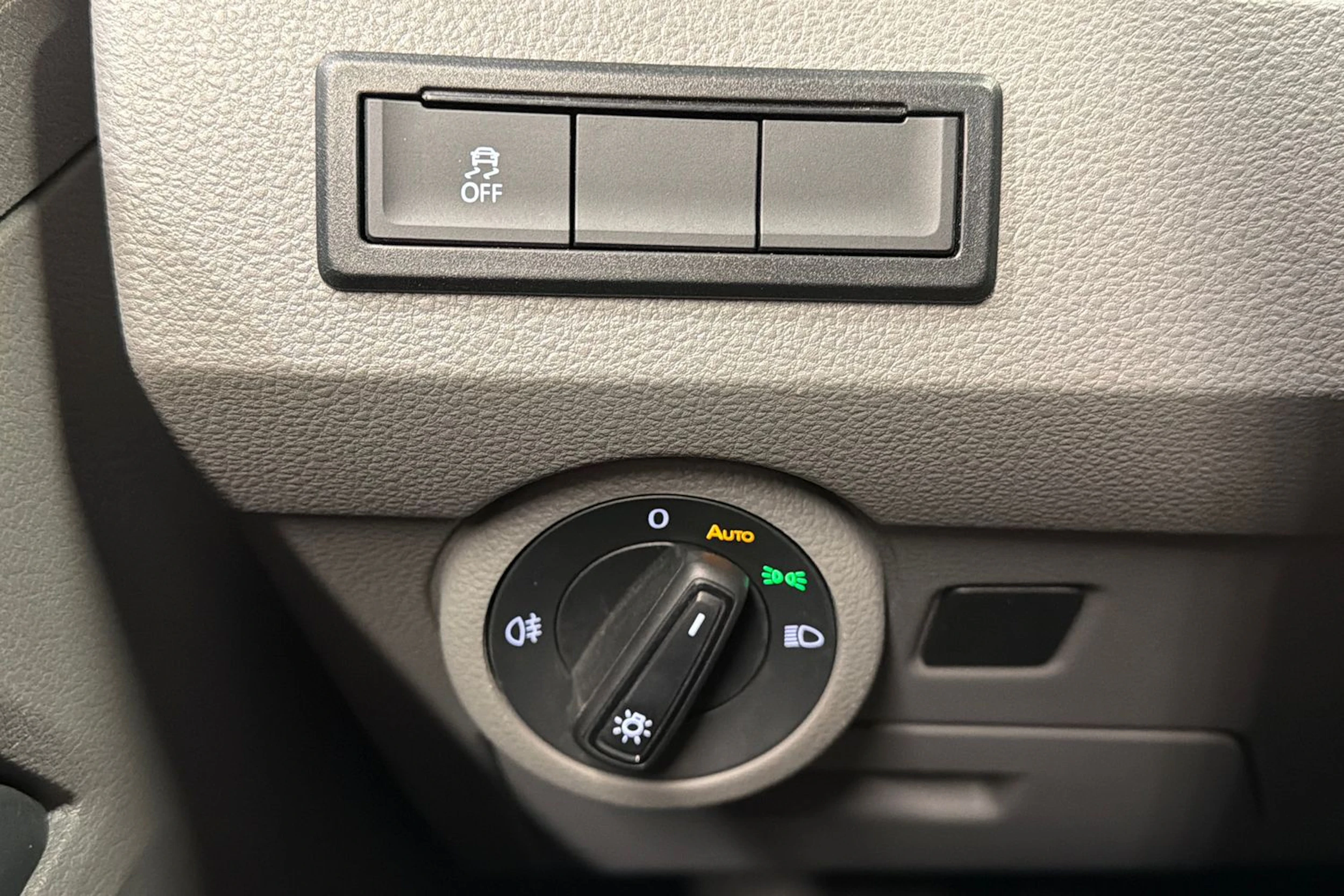 harmaa Volkswagen Transporter 2022 kuva 16.