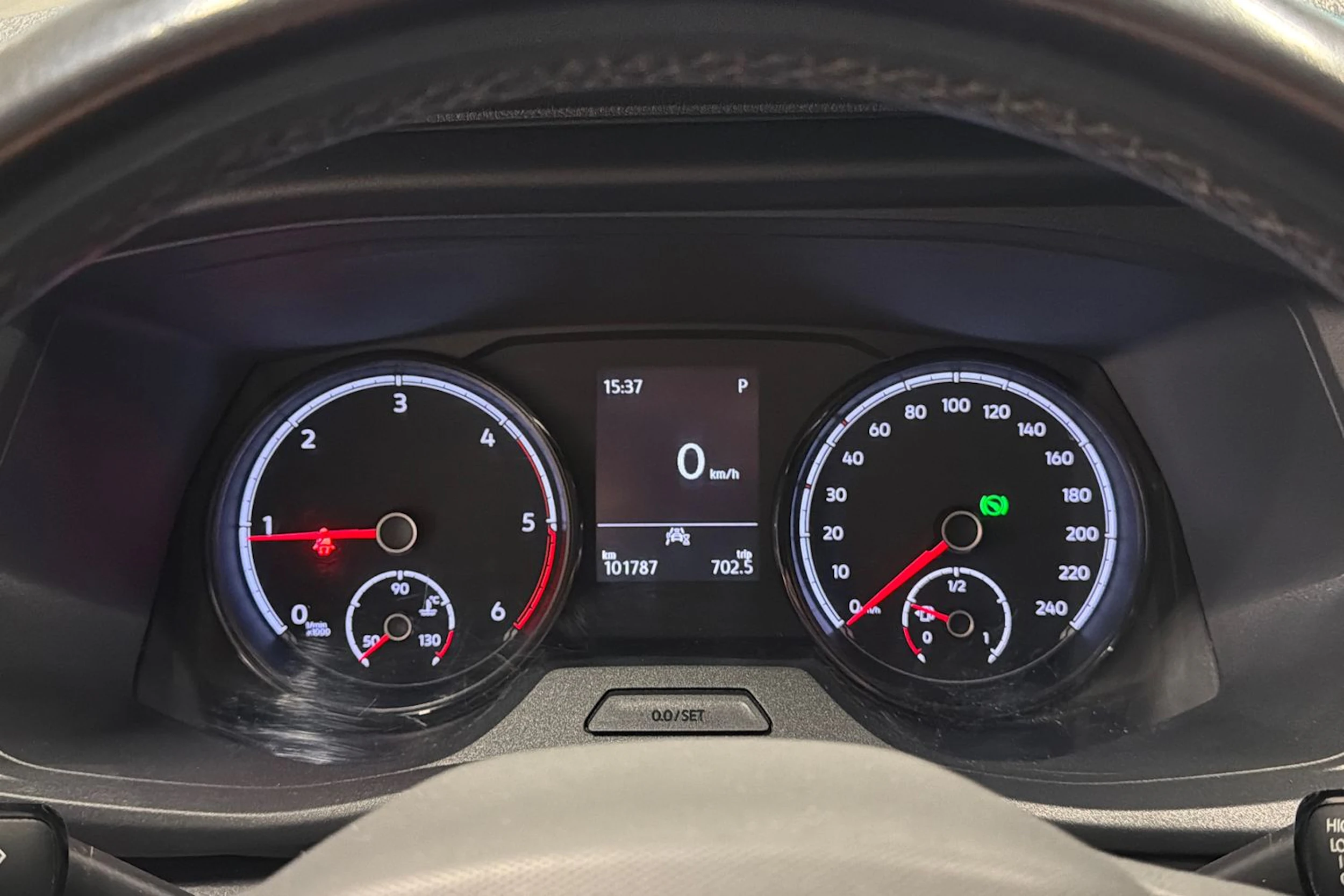 harmaa Volkswagen Transporter 2022 kuva 19.