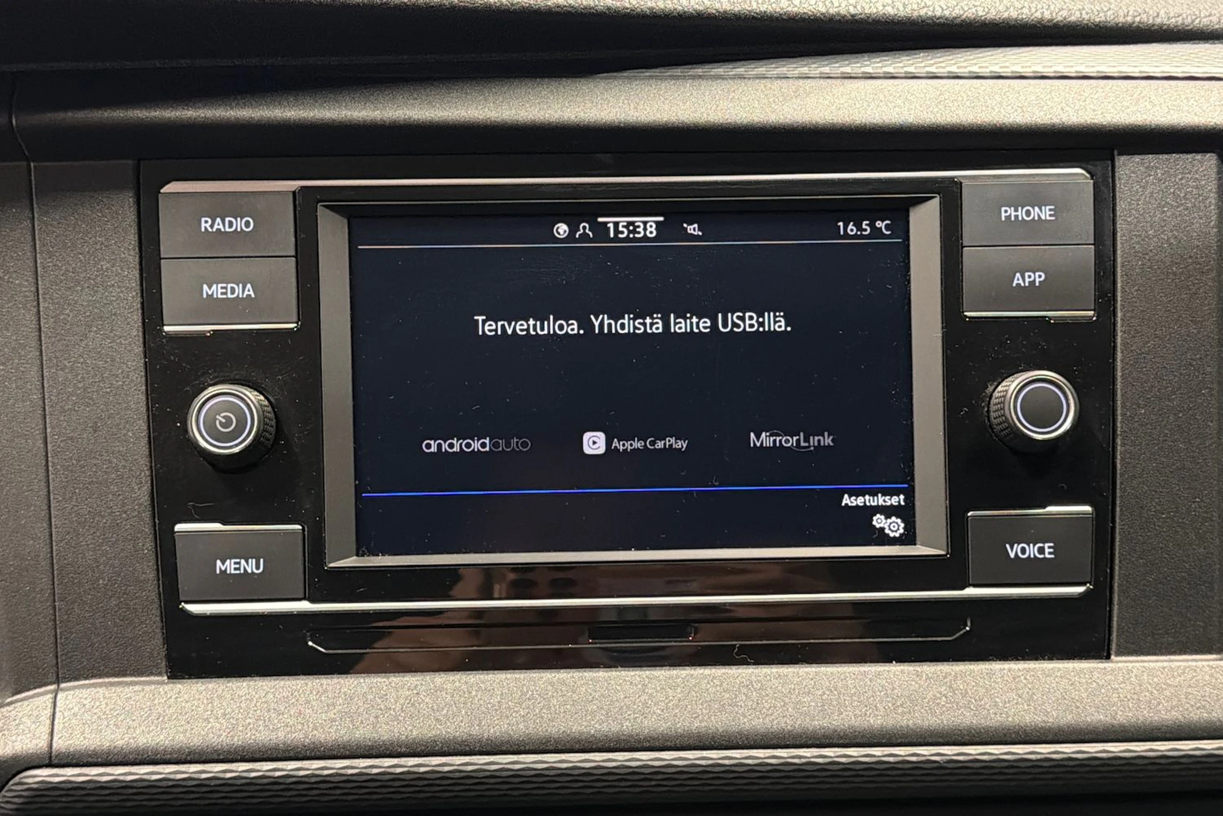 harmaa Volkswagen Transporter 2022 kuva 20.